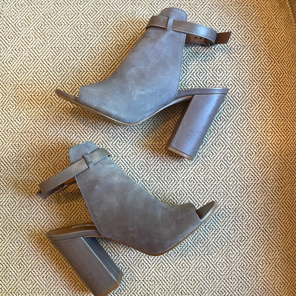 Steve Madden Gray Carnabi Block Heel Peep Toe Heels, 8M